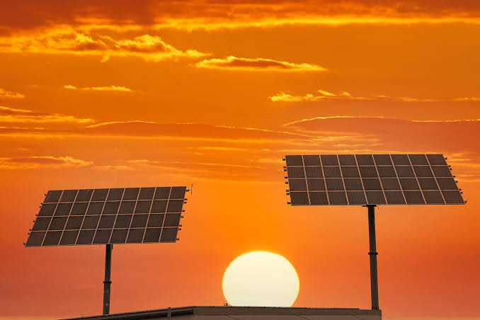 Nova pravila za solarnu energiju u srpskim fabrikama: šta se menja za industrijska preduzeća